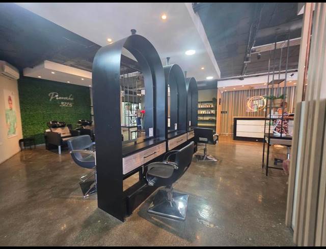 BUSINESS PROPERTY TO RENT IN LYNNWOOD GLEN